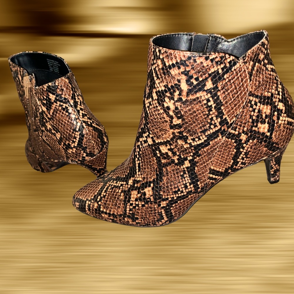 Alfani Kitten Heel Boots 10w (fits like 9.5) Snake Print